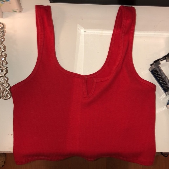 Red garage tank! - Picture 2 of 4